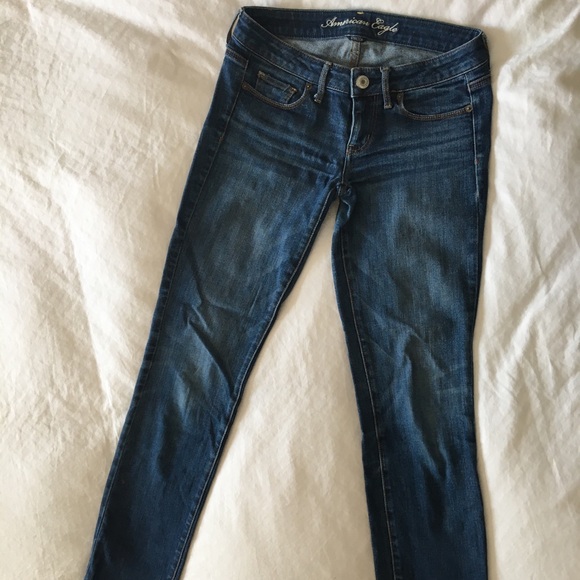 American Eagle Skinny Jeans. Size 4 - Picture 2 of 3